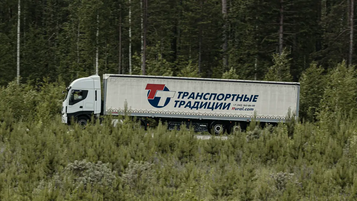 Автопоезд «Транспортных Традиций» на лесной трассе